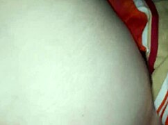 Fui ajudar minha mulher se depilar, acabei comendo ela na cama, foi tao bom.