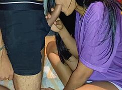 mi chica, con ese enorme culo, me chupa el pene y luego se lo meto en cuatro hasta acabar dentro