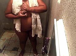 Invited Grandao58 to Watch Me Naked in the Bathroom, Join Us Now