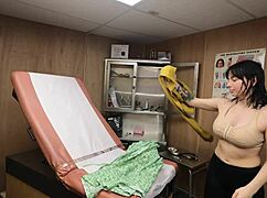 i consult scarlett johnson's big tits medically