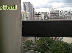 यो माइक ब्राजील, डेबोरा फायर को हॉट फेयरवेल डिक गिफ्ट दे रहा है?