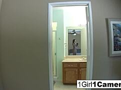 Kirra Lynne says, Watch me play with myself