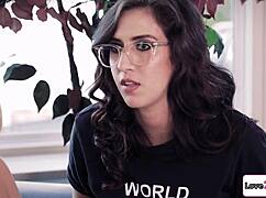 Man, this Latina actress totally got the director to bang her! 😜