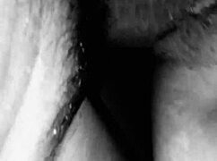 ella se da unos sentones ricos en la silla