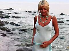 i’m so turned on watching her get wet and strip naked for me