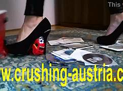 I's Kimberly, teasin' you wit my feet on webcam, jerk off instrucshuns