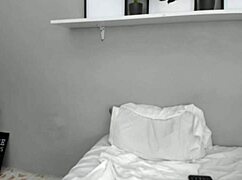 Colombian webcam babe Lovefresita teases viewers