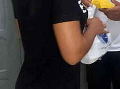 Entregador fudeu meu cuzinho pra pagar o lanche.