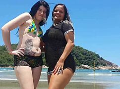 chillin with my girl paty and her big ass at the beach 😎