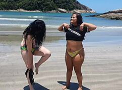 chillin with my girl paty and her big ass at the beach 😎