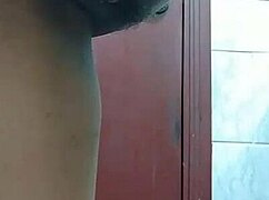 Esposa se masturbando no banheiro with dildo 😘