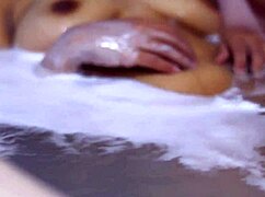 La Estudiante en Apasionado Encuentro Nocturno