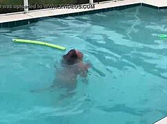 Gorgeous latina maid la paisa sucks dick outdoor caught by neighbor!