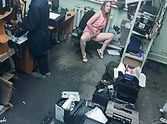 This slutty blonde just masturbates in public next to a total stranger, wild! 😲