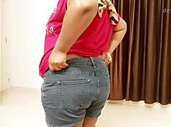 Mumbai Lady In Bold Indian Scene