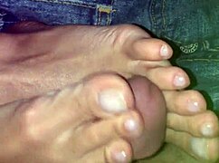 Wife, give me that footjob with your beautiful feet