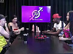 a mulher defecou o pau dele foi o momento mais bizarro e para ela foi o cheiro forte na buceta