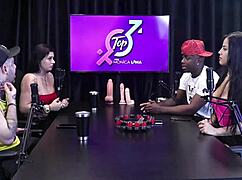 a mulher defecou o pau dele foi o momento mais bizarro e para ela foi o cheiro forte na buceta