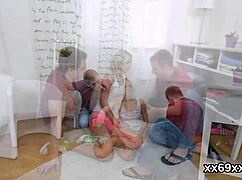 डॉक्टर हाइमन चेक करता है फिर हॉस्पिटल में वर्जिन गर्ल को पेनेट्रेटेड हेल्प करता है