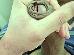 i'm this cute brazilian twink jerking off for you