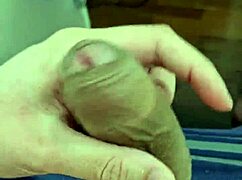 i'm this cute brazilian twink jerking off for you