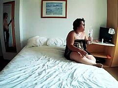 Le mete dedos en el coño gordo para orgasmo