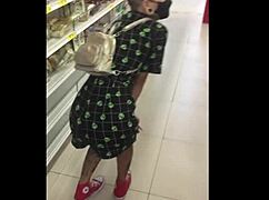 MILLY LASCI WALKS WITH VIBRATOR IN SHOPPING