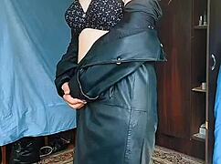 cute big ass ladyboy riding hard!