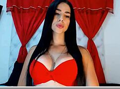 हॉट ट्रेनी अपने बॉडी के साथ कैम पर सोलो प्ले करती है