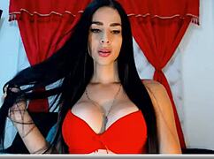 हॉट ट्रेनी अपने बॉडी के साथ कैम पर सोलो प्ले करती है