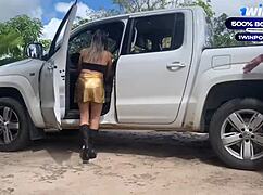 a patroa vivi capetinha chega na chácara e olha só o que acontece com o empregado vagninho metendo no cuzinho dela