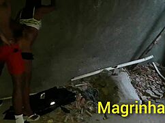 Putaria rolling in abandoned house, skinny girl taking big dick until he cums?