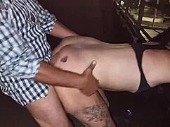 andando na rua à noite alguns homens me provocaram como adoro uma putaria dei minha buceta para todos na rua mesmo