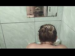 dei gostoso no banho