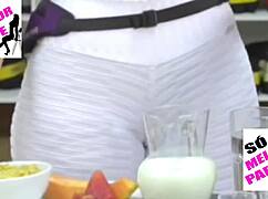 Kelly Key In Tight Leggings