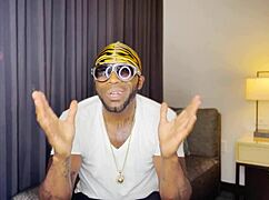 Big butt babe takes huge cock from behind!