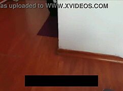 ओटाकू कुंवारा दो मिनट तक टिकता है वन पीस शर्ट के साथ