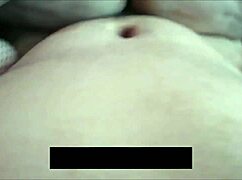 ओटाकू कुंवारा दो मिनट तक टिकता है वन पीस शर्ट के साथ