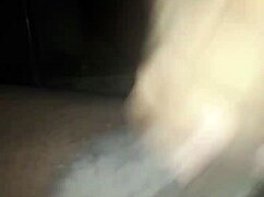 i se masturba a media noche casero