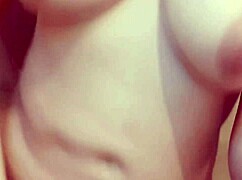 que rica colombiana hijastra se masturba en el baño y sigue tocándose en su cuarto real amateur