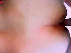 Una Rica Cogida De Perrito Me Da Mi Esposo En 2 Ricas Vistas Arriba Y Abajo Se Mira Mi Gran Culo Rebotando En Sus Piernas Y Al Final Me Deja Mi Vagina Peluda Llena De Su Semen Caliente