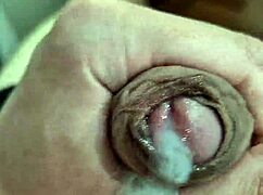 Young Brazilian twink gozando bem gostoso in hot homemade solo