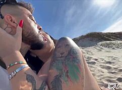 Gostosa Safada Hooks Up on Beach for Raw Outdoor Sex