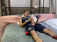 primo hetero batendo uma e eu resolvi aliviar ele