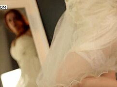 Teen 18+ masturbates while dirty dancing