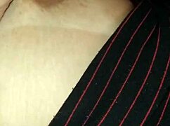 me chamou para assistir netflix e apagou no meu colo aproveitei para filmar escondido suas belas tetas imagina essas tetas com leite que delicia vai ser