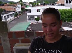 Descubro A Mi Hermanastra Fumando En La Azotea Y Mientras Me Chupa La Polla Me Pide Que Se La Meta Para No Contarle A Mi Madrasta -1 Parte-