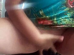 en público dedeando pussy shaved and wet