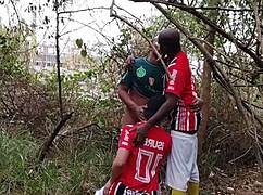 roludos transando gostoso em cena de sexo gay com tesão machos bem roludos fodendo bem gostoso no meio dos matos