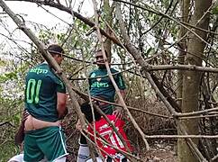 roludos transando gostoso em cena de sexo gay com tesão machos bem roludos fodendo bem gostoso no meio dos matos